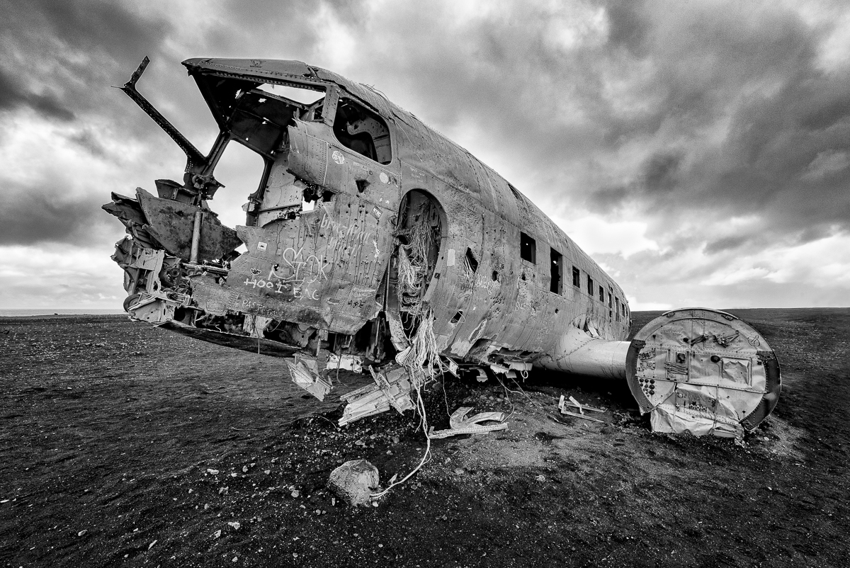 Elliot Owens - US Navy Crash on Icelandic Beach